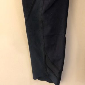 lululemon athletica Pants - Lululemon blue crop perforated legging,sz 4, 69027 lululemon athletica Pants - Lululemon blue crop perforated legging,sz 4, 69027
